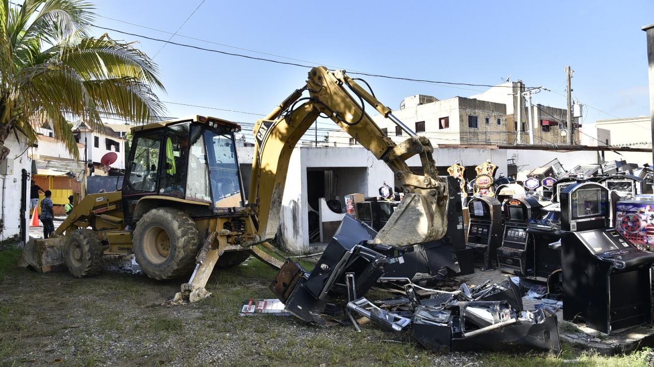 Ministro De Hacienda Destruye 2338 Equipos Utilizados Para Operación Ilegal De Juegos De Azar 7148